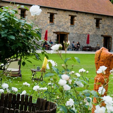 Otel Domaine De & La Pommeraye (Calvados)