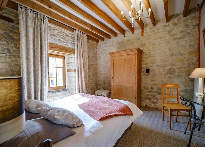 Domaine De & * La Pommeraye