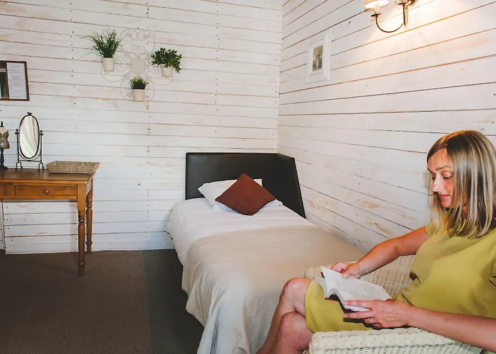 Hotel Domaine De & *